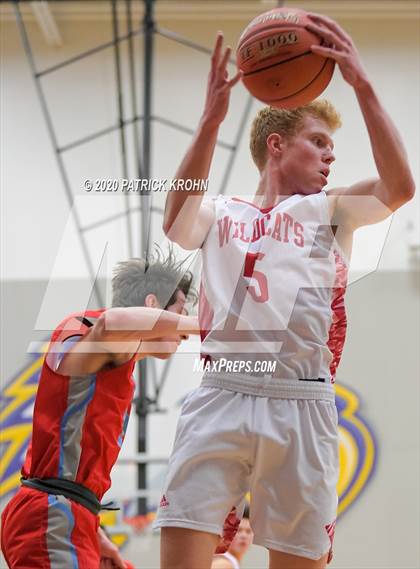 Thumbnail 1 in West Valley vs. Mount Si (WIAA 4A Regional Playoff) photogallery.