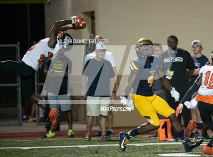 Thumbnail 2 in St. Thomas Aquinas vs Carol City photogallery.