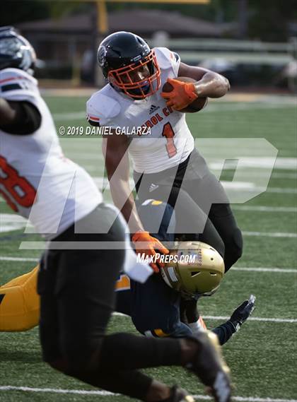 Thumbnail 2 in St. Thomas Aquinas vs Carol City photogallery.