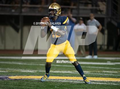 Thumbnail 3 in St. Thomas Aquinas vs Carol City photogallery.