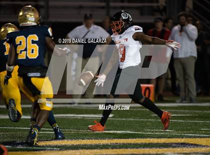 Thumbnail 3 in St. Thomas Aquinas vs Carol City photogallery.