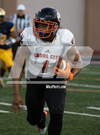 Thumbnail 2 in St. Thomas Aquinas vs Carol City photogallery.