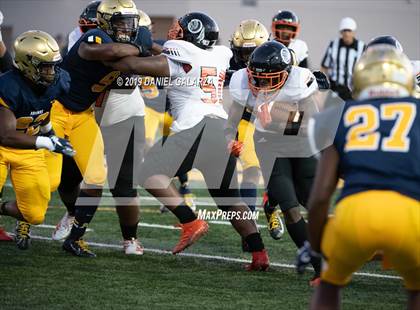 Thumbnail 3 in St. Thomas Aquinas vs Carol City photogallery.