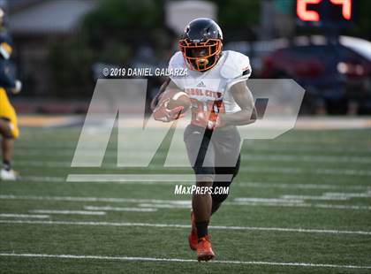 Thumbnail 2 in St. Thomas Aquinas vs Carol City photogallery.