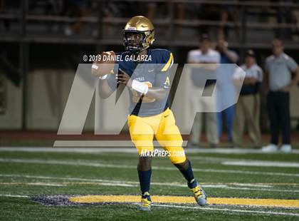 Thumbnail 2 in St. Thomas Aquinas vs Carol City photogallery.