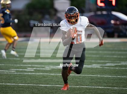 Thumbnail 3 in St. Thomas Aquinas vs Carol City photogallery.
