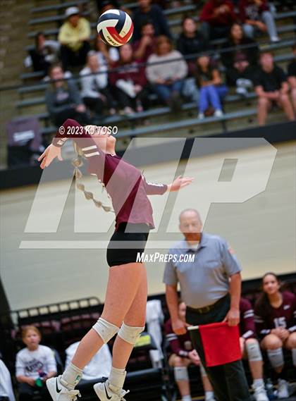 Thumbnail 1 in Davenport vs. Calallen (UIL 4A Regional Semi-Final) photogallery.