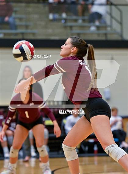 Thumbnail 2 in Davenport vs. Calallen (UIL 4A Regional Semi-Final) photogallery.