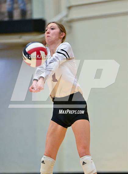 Thumbnail 1 in Davenport vs. Calallen (UIL 4A Regional Semi-Final) photogallery.