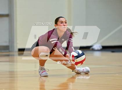Thumbnail 2 in Davenport vs. Calallen (UIL 4A Regional Semi-Final) photogallery.
