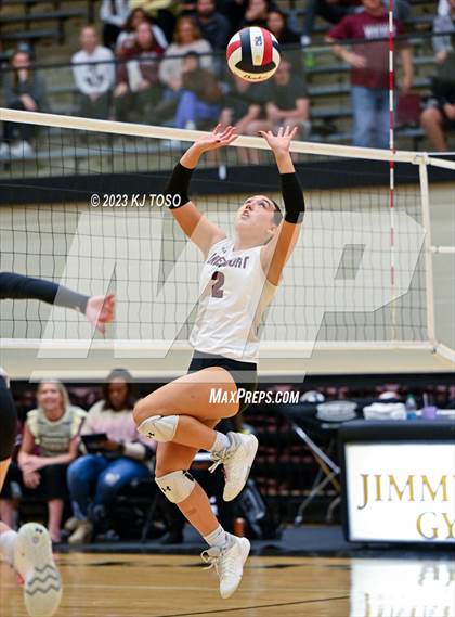 Thumbnail 1 in Davenport vs. Calallen (UIL 4A Regional Semi-Final) photogallery.