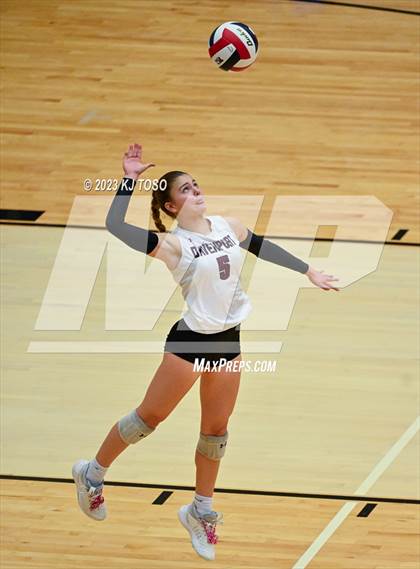 Thumbnail 3 in Davenport vs. Calallen (UIL 4A Regional Semi-Final) photogallery.