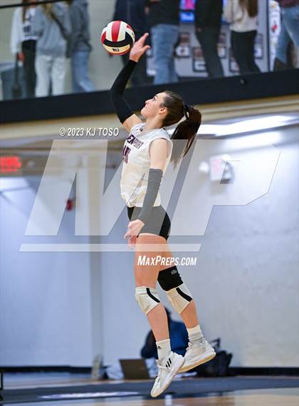 Thumbnail 3 in Davenport vs. Calallen (UIL 4A Regional Semi-Final) photogallery.