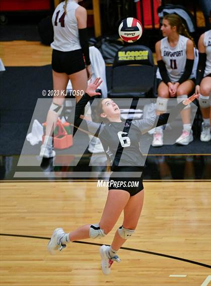Thumbnail 3 in Davenport vs. Calallen (UIL 4A Regional Semi-Final) photogallery.