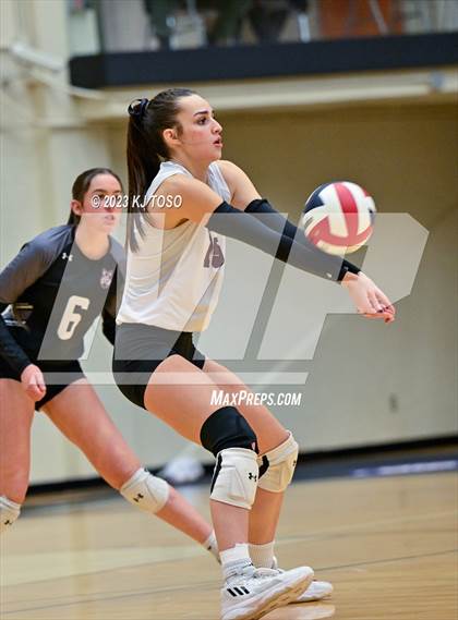 Thumbnail 1 in Davenport vs. Calallen (UIL 4A Regional Semi-Final) photogallery.