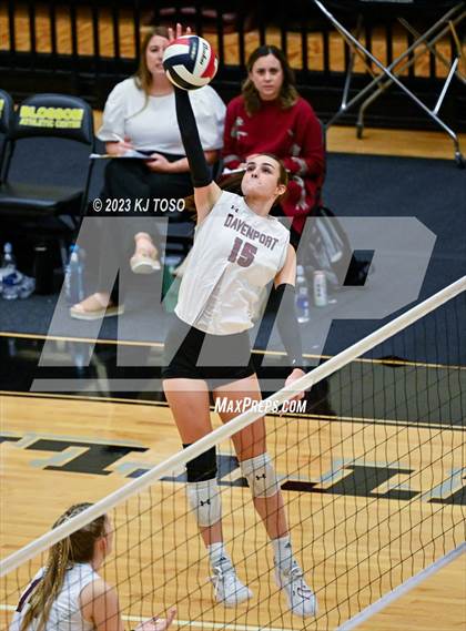 Thumbnail 2 in Davenport vs. Calallen (UIL 4A Regional Semi-Final) photogallery.