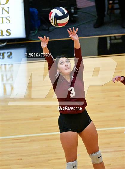 Thumbnail 3 in Davenport vs. Calallen (UIL 4A Regional Semi-Final) photogallery.