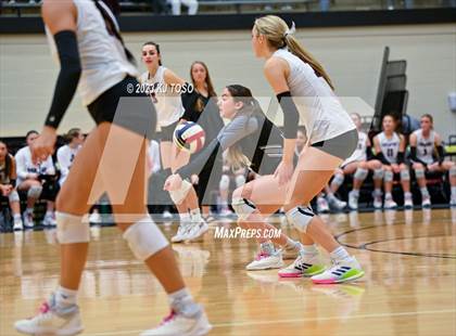 Thumbnail 1 in Davenport vs. Calallen (UIL 4A Regional Semi-Final) photogallery.