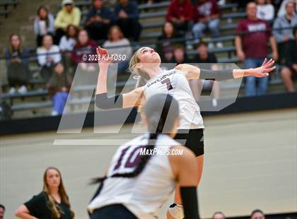 Thumbnail 1 in Davenport vs. Calallen (UIL 4A Regional Semi-Final) photogallery.