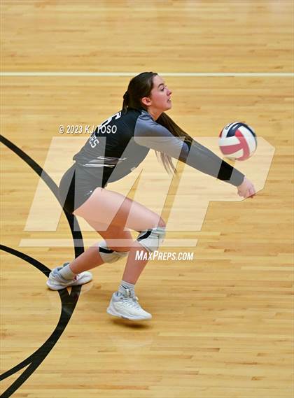 Thumbnail 1 in Davenport vs. Calallen (UIL 4A Regional Semi-Final) photogallery.