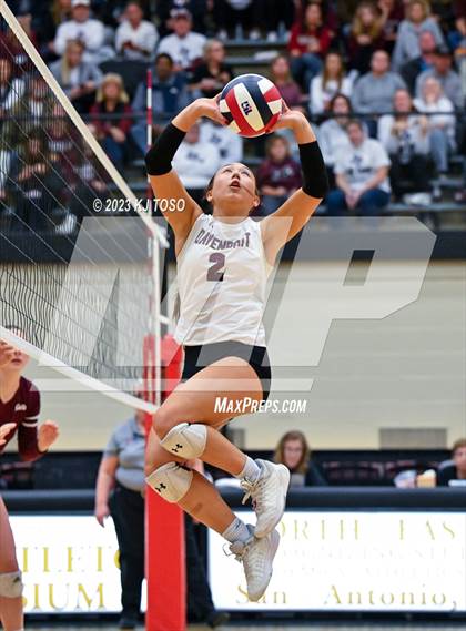 Thumbnail 1 in Davenport vs. Calallen (UIL 4A Regional Semi-Final) photogallery.