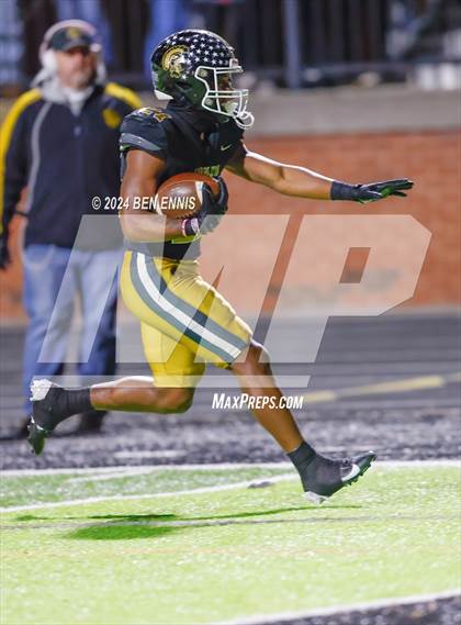 Thumbnail 3 in Hillgrove vs. Carrollton (GHSA 6A Quarterfinals) photogallery.