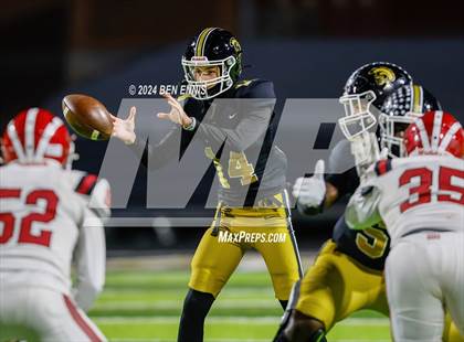 Thumbnail 3 in Hillgrove vs. Carrollton (GHSA 6A Quarterfinals) photogallery.
