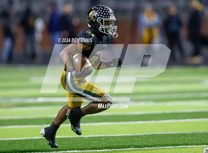 Thumbnail 2 in Hillgrove vs. Carrollton (GHSA 6A Quarterfinals) photogallery.