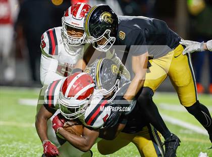 Thumbnail 3 in Hillgrove vs. Carrollton (GHSA 6A Quarterfinals) photogallery.