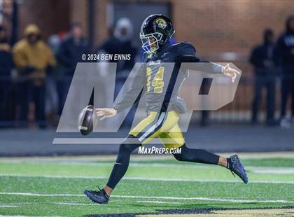 Thumbnail 2 in Hillgrove vs. Carrollton (GHSA 6A Quarterfinals) photogallery.