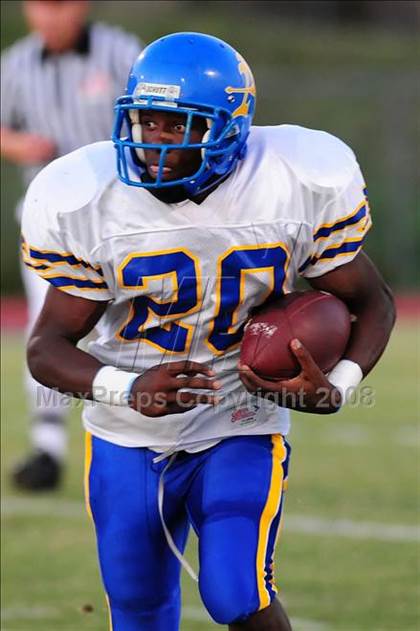 Thumbnail 3 in Bishop Amat @ Los Osos photogallery.