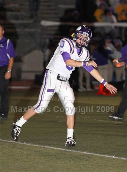 Thumbnail 1 in Hart vs. Valencia photogallery.