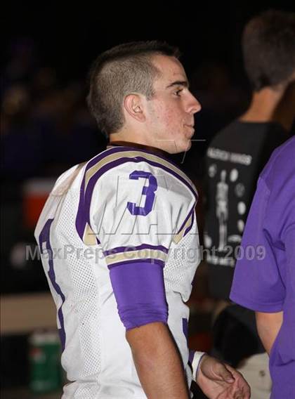 Thumbnail 3 in Hart vs. Valencia photogallery.