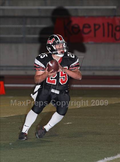 Thumbnail 3 in Hart vs. Valencia photogallery.