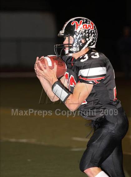 Thumbnail 3 in Hart vs. Valencia photogallery.