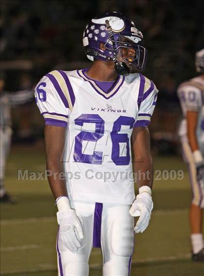Thumbnail 3 in Hart vs. Valencia photogallery.