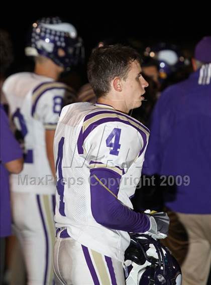 Thumbnail 2 in Hart vs. Valencia photogallery.