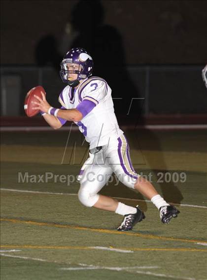 Thumbnail 3 in Hart vs. Valencia photogallery.