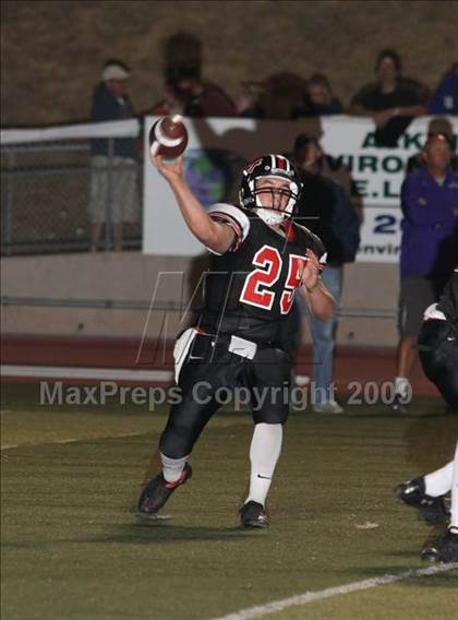 Thumbnail 3 in Hart vs. Valencia photogallery.