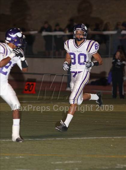 Thumbnail 3 in Hart vs. Valencia photogallery.