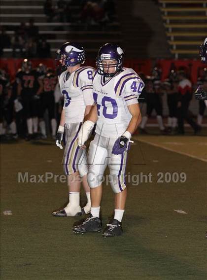 Thumbnail 3 in Hart vs. Valencia photogallery.