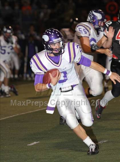 Thumbnail 2 in Hart vs. Valencia photogallery.