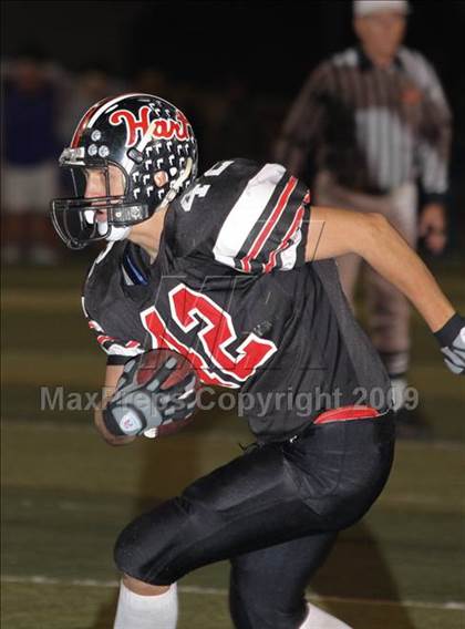 Thumbnail 3 in Hart vs. Valencia photogallery.