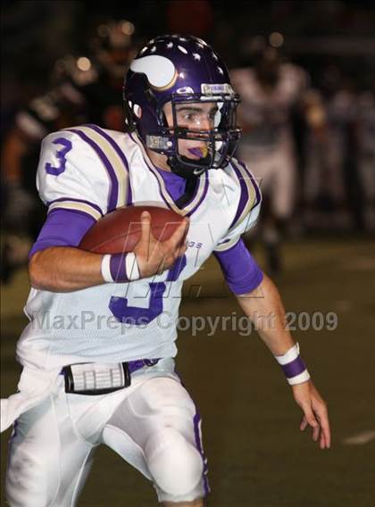 Thumbnail 3 in Hart vs. Valencia photogallery.