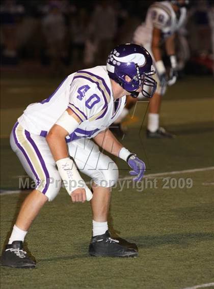 Thumbnail 3 in Hart vs. Valencia photogallery.