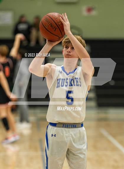 Thumbnail 2 in Fortuna vs. Vacaville (Steve Cauchi Ram Jam Tournament) photogallery.