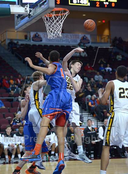 Thumbnail 1 in Bishop O'Dowd vs. Bishop Gorman (Tarkanian Classic) photogallery.