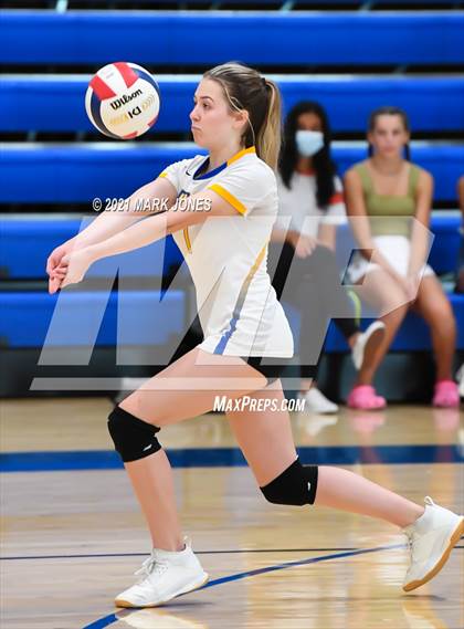 Thumbnail 3 in Phoenix Country Day vs. Tonopah Valley (JV) photogallery.