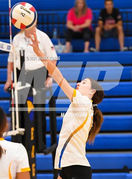 Thumbnail 2 in Phoenix Country Day vs. Tonopah Valley (JV) photogallery.