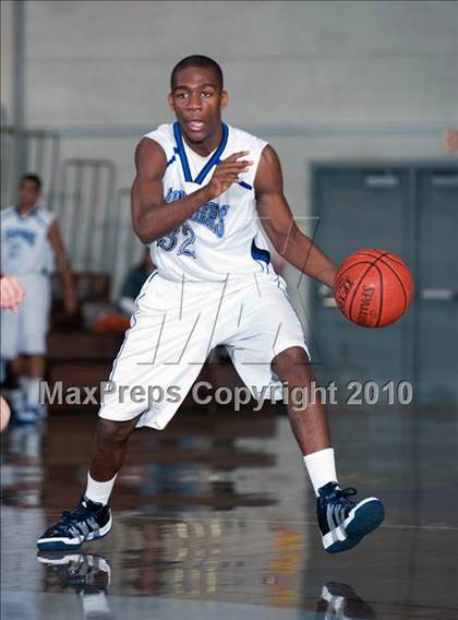 Thumbnail 2 in Claremont vs. Diamond Ranch (Orange Holiday Classic) photogallery.